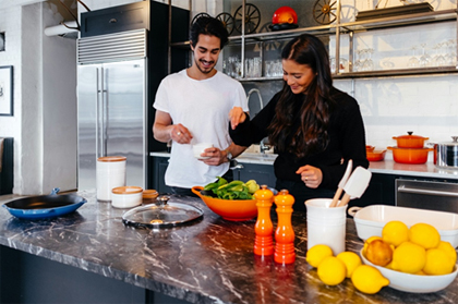 A couple’s cooking class